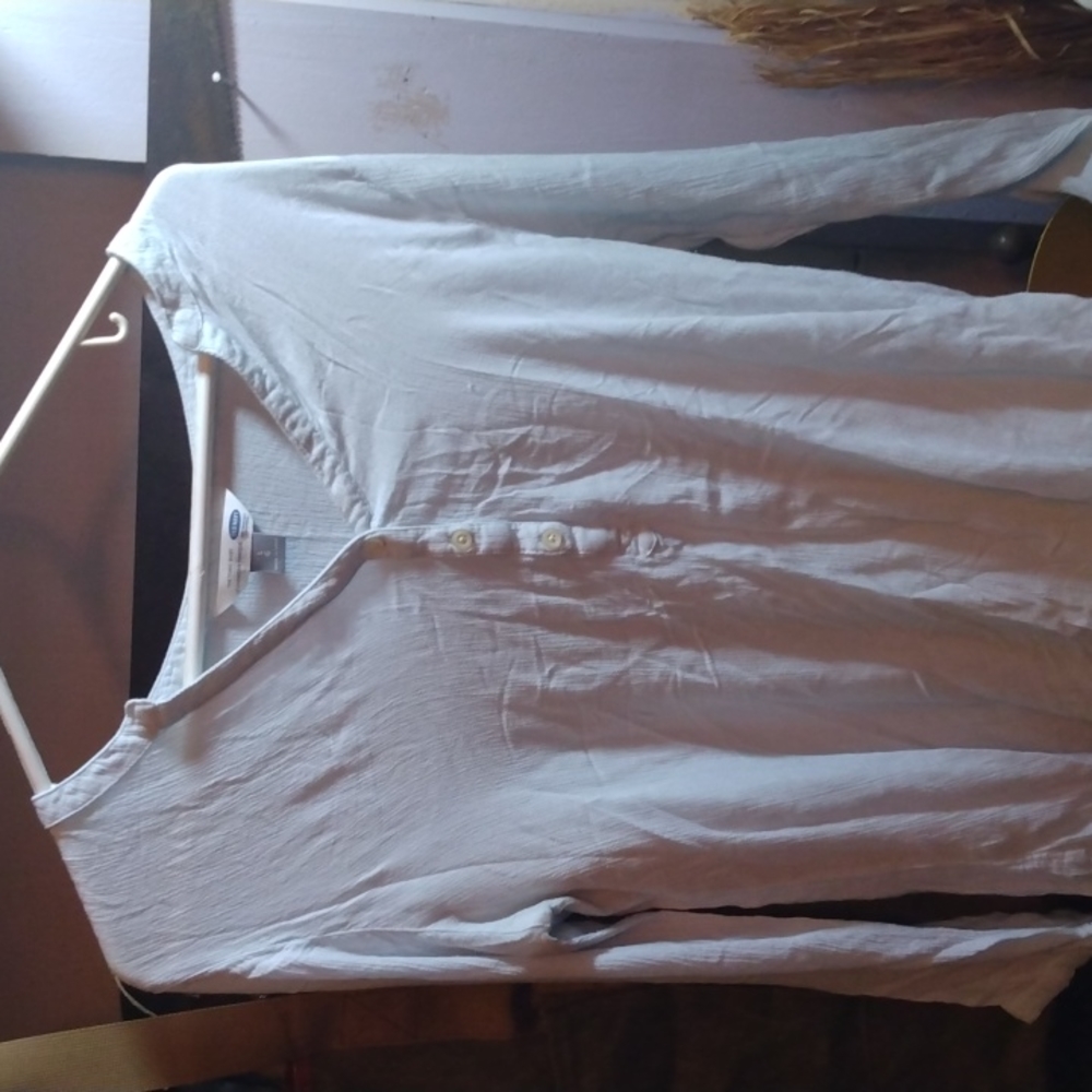 Women's long sleeve top buttons in the front